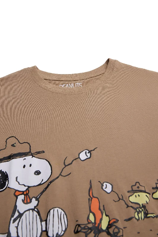 6788-34642435-camp-snoopy-marshmallow-fire-graphic-relaxed-tee