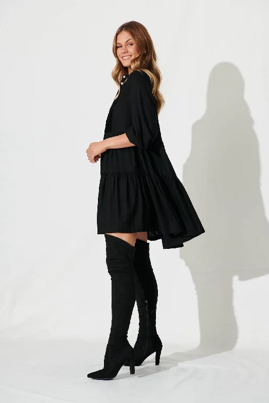 caracelle-smock-dress-in-black