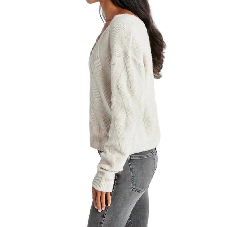 diamond-cable-v-neck-sweater-in-oat-heather