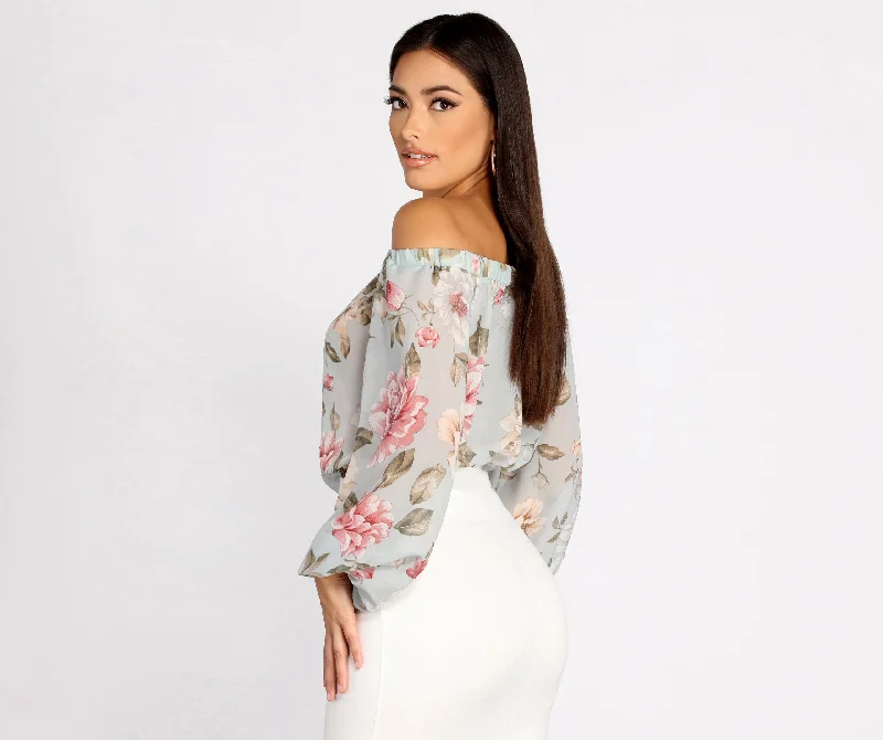 flowy-floral-chiffon-crop-top-060030655300