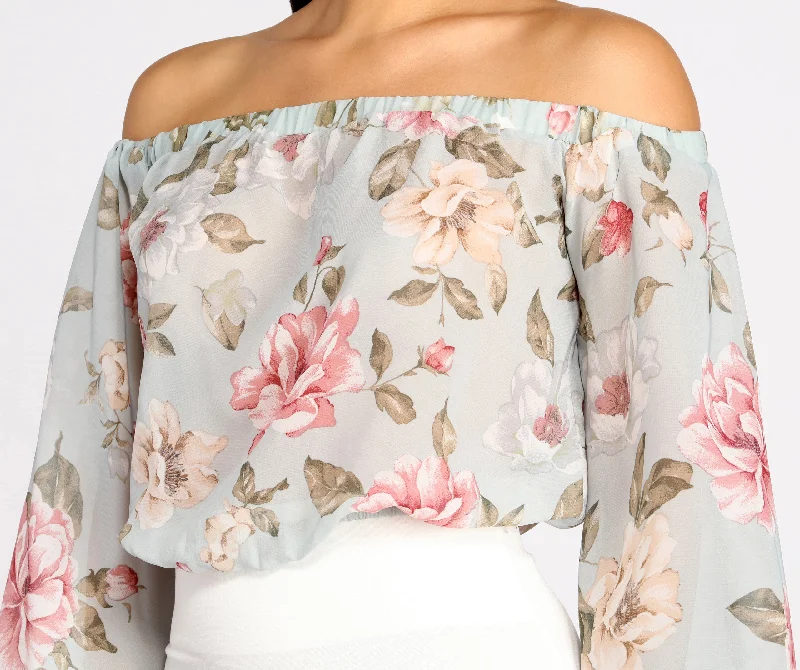 flowy-floral-chiffon-crop-top-060030655300