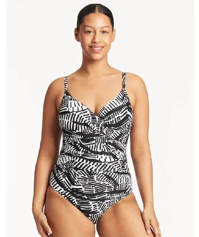 Sea Level Pampas Twist Front DD-E Cup One Piece Swimsuit - Black